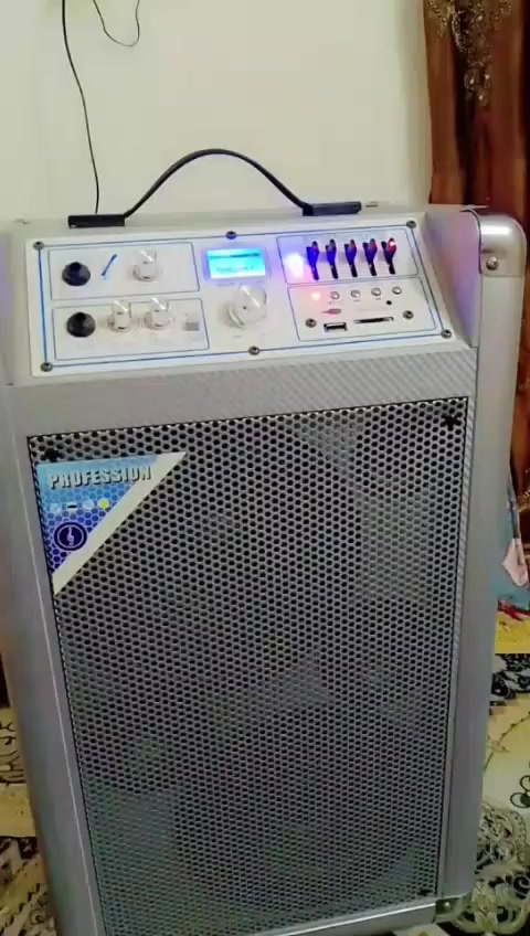 السلام عليكم ورحمه الله وبركاته اخواني سماعه للبيع الماركه واضحه بالصوره استعمال قليل ملحقات مايك وشاحنه بيها كل الخيارات اضافه للراديو السعر 80الف المكان بغداد الشعله للتواصل ***********
