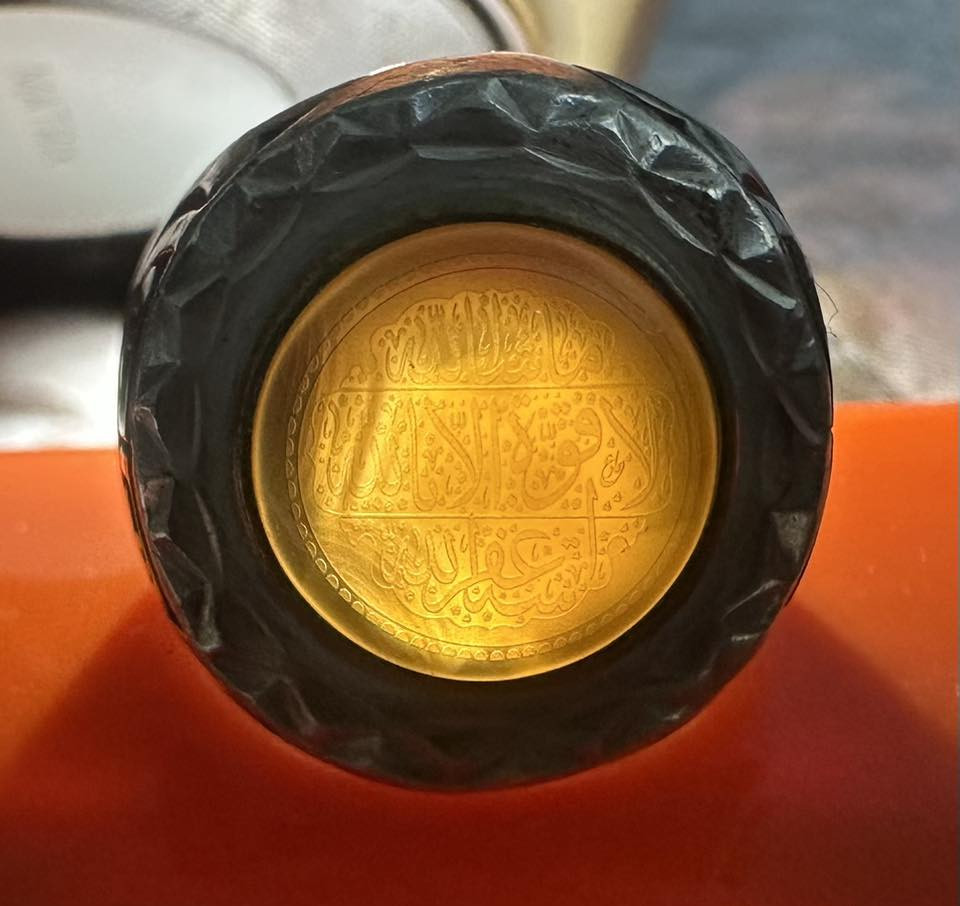 خاتم قديم بحجر عقيق يماني مشمشي جراخه دائري
صياغه يدوي ثقيل صب إطار نحاس 
مختوم 925
منقوش ع الحجر ( ماشاءالله لاقوة إلا بالله استغفرالله)

سعره 75 الف قفل من الأخير 
بغداد جميله شارع خير الله 
ملاحضه لايوجد توصيل 

***********
