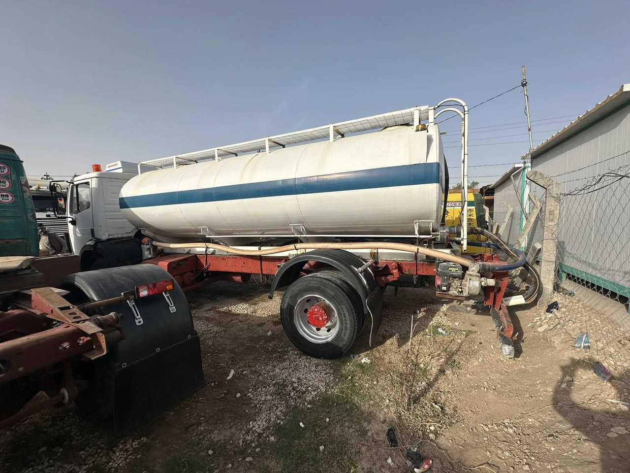 تنكر ماء موديل ١٩٧٥ رقم بصره تحويل مباشر مكينه ٢٨ كير ٢٥ اكسل جيىف تخم تاير قماره كرواتي جاهزه للعمل المواطير سحب ودفع كله جاهز السعر ١٦٠ وبيهه مجال 
مكاني حله معرض ابو عزام المعموري 
***********
