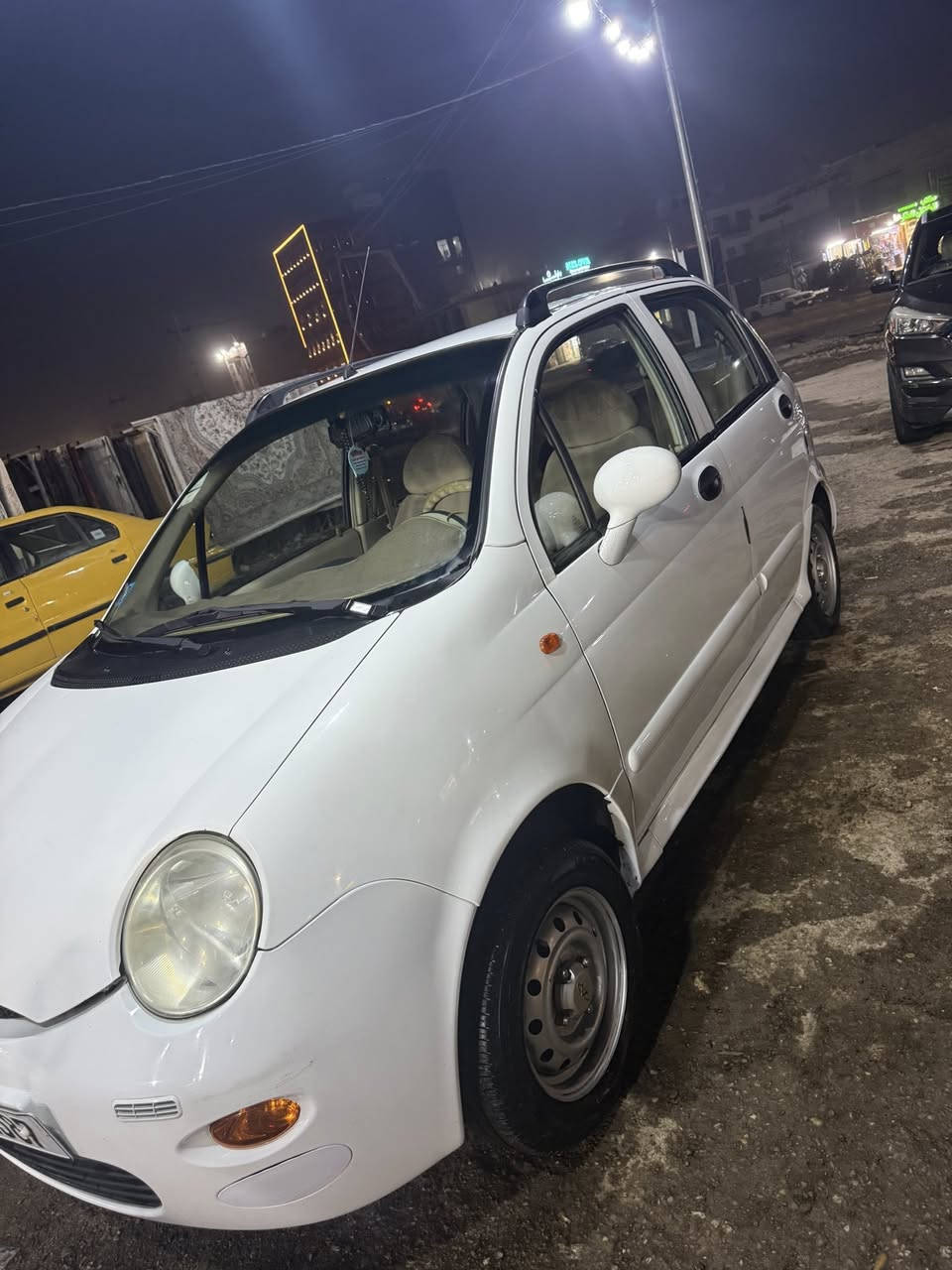 السلام عليكم ورحمة الله وبركاته
كيو كيو موديل 2013 
محرك وگير وتبريد مكفول 
بس الصدر الخلفي يرادله تصليح واكو طخة بالباب كلش بسيطة موضحة بالصورة والباقي كله سليم 
السعر 39 وبيها مجال 
متواجد على الماسنجر 
او الواتساب ***********
