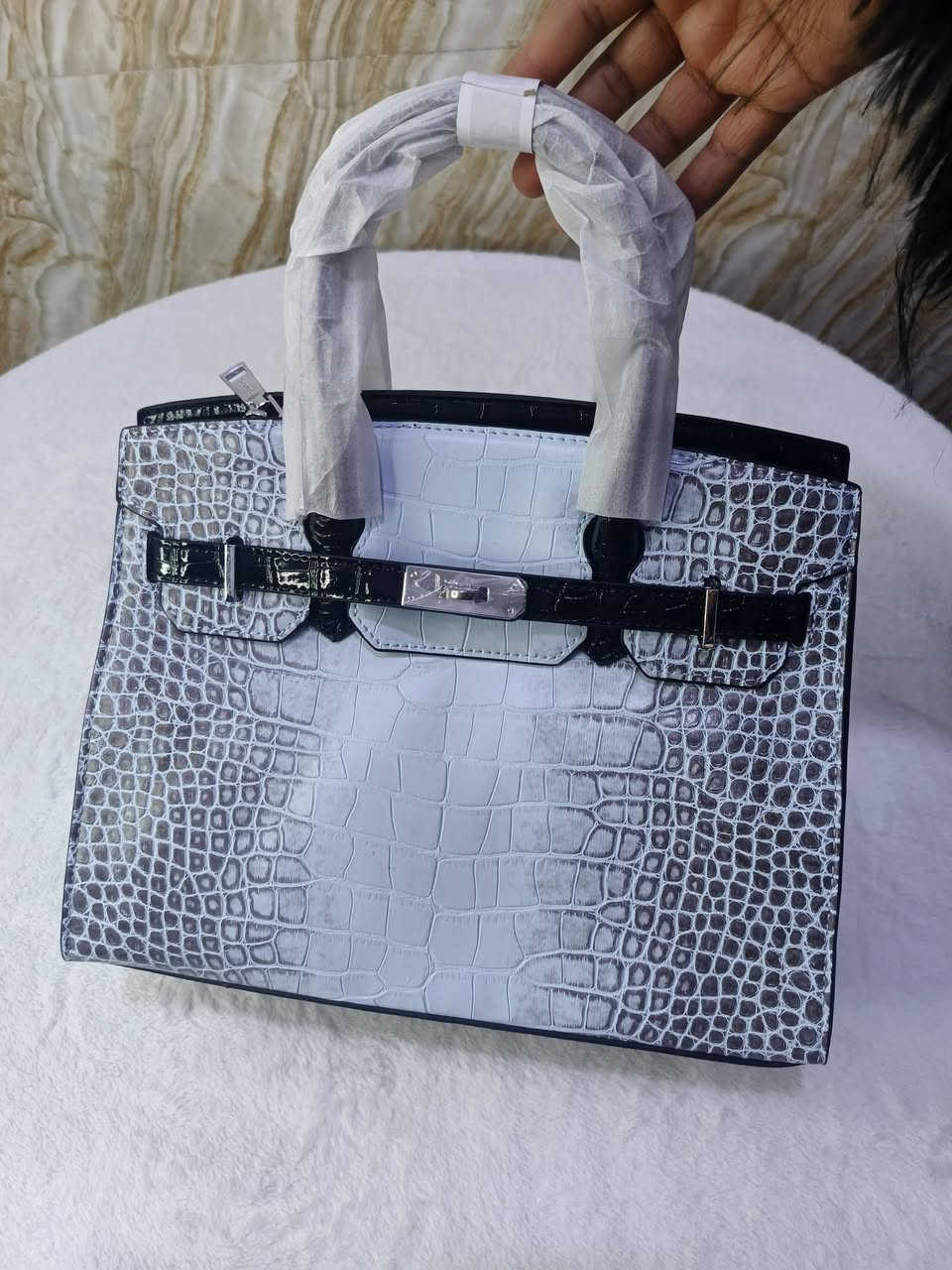 ماركة ارمز جلد التمساح كةالتي خيالي تم ٤٥


**إذا كنت صاحب هذا الإعلان وتريد حذفه لأي سبب، رجاءا أرسل رسالة إلى الدعم الفني**