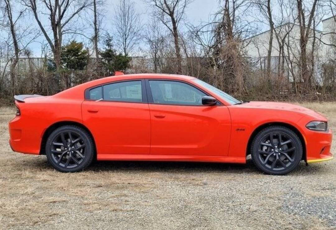 السلام عليكم شاررجر موديل ٢٠٢٣ rtاخر إصدار ٥٧٠٠ فول الأخير رادار فتحه الأخير كلش ماشيه ٣٥ ميل أحدثها بأمريكا واضح بالصور السياره كلير بيها بأمريكا جاملغاات وبنيد السياره شرط شخط  ما بيها رقم بغداد جديد سعرها ٣٢٥ ورقه بيها مجال رقم الهاتف *********** عنوان بصره
