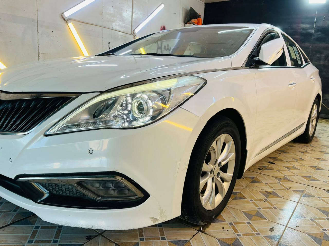 ازيره مديل  2015 
مكينه ٦ سياره كفاله منل صبغ عده دور الخلفي رشه بدون ضربه او دواخل 
كشن جلد تبريد تدفئه 
لون مشمشي 
برد اصليه
لد شركه 
السعر 115 
***********
