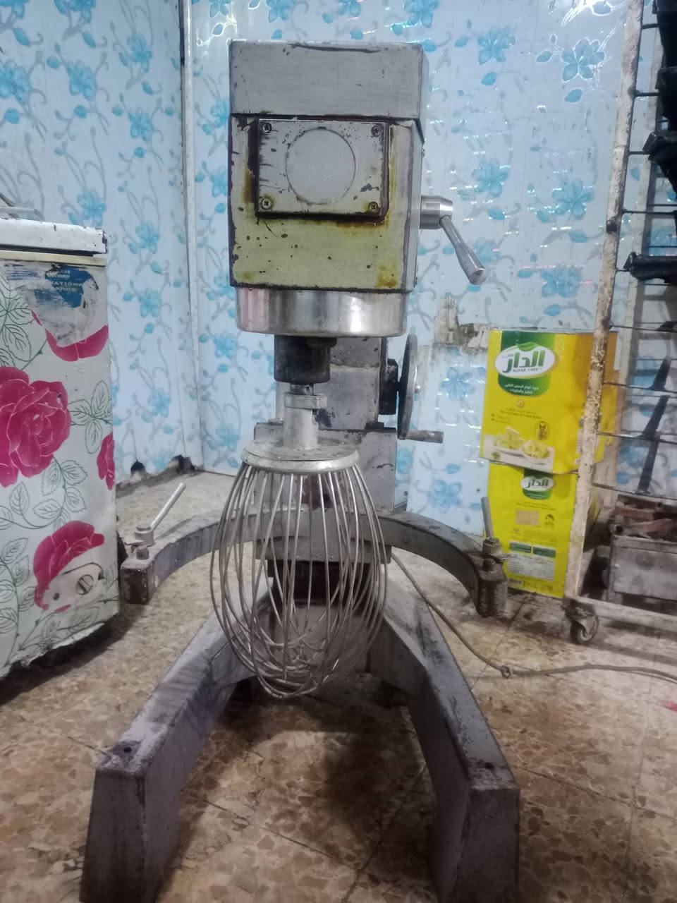 سلام عليكم 
خلاط لبيع 40 التر جاهز على فحص  بلادي 
طاسه مابي وياه بس شبجه السعر 200
مكانه النجف ***********
