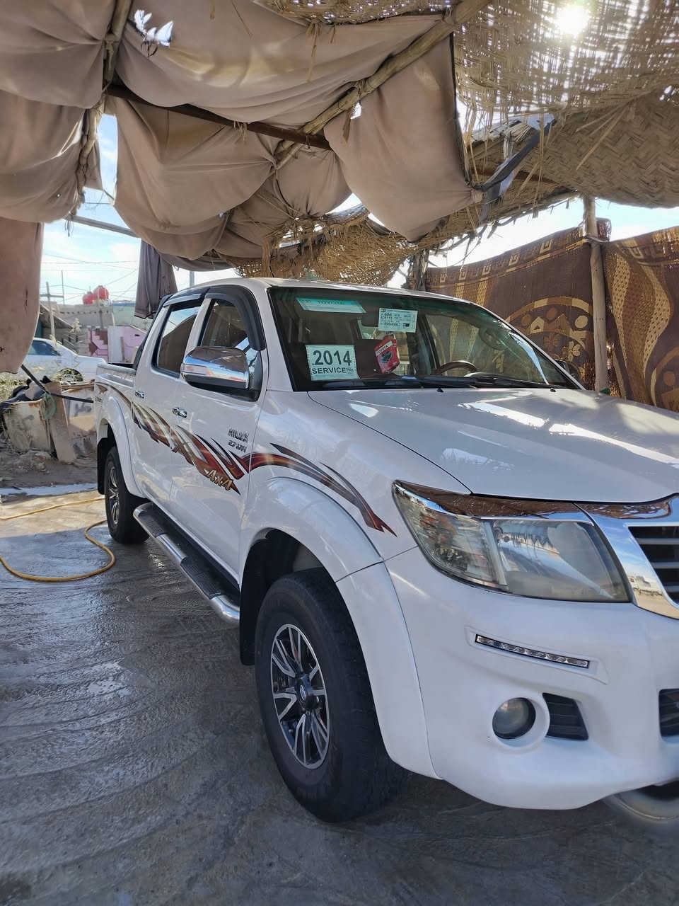 السلام عليكم تويوتا هايلوكس للبيع موديل 2014 كفاله عامه ماشيه 141 السياره رقم الهاتف ***********
