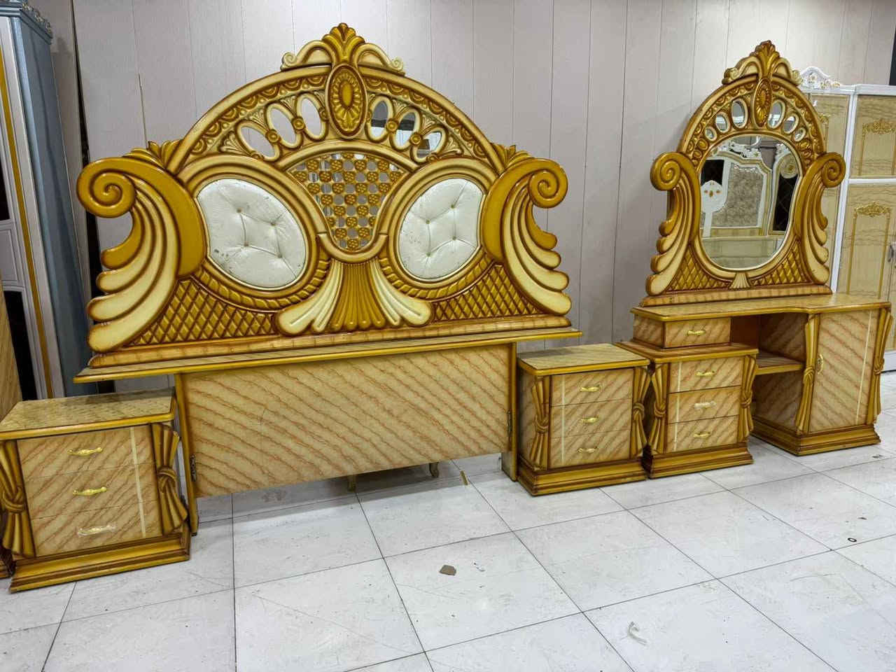 ‎غرفة اخشاب للبيع كنتور ستة باب وجرباية مع الميز الجرباية عدد أثنين و ميز التواليت‎ كربلاء, العراق


**إذا كنت صاحب هذا الإعلان وتريد حذفه لأي سبب، رجاءا أرسل رسالة إلى الدعم الفني**