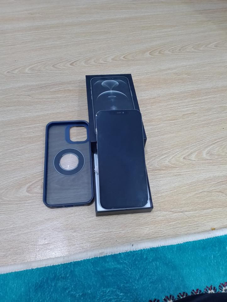 آيفون ١٢برو ماكس بطاريه 79 كامل ملحقات نضافه كدام عينك مبدل شاشه ٣خيارات اصليه فيس إيدي شغال 400 وبي مجال ***********
