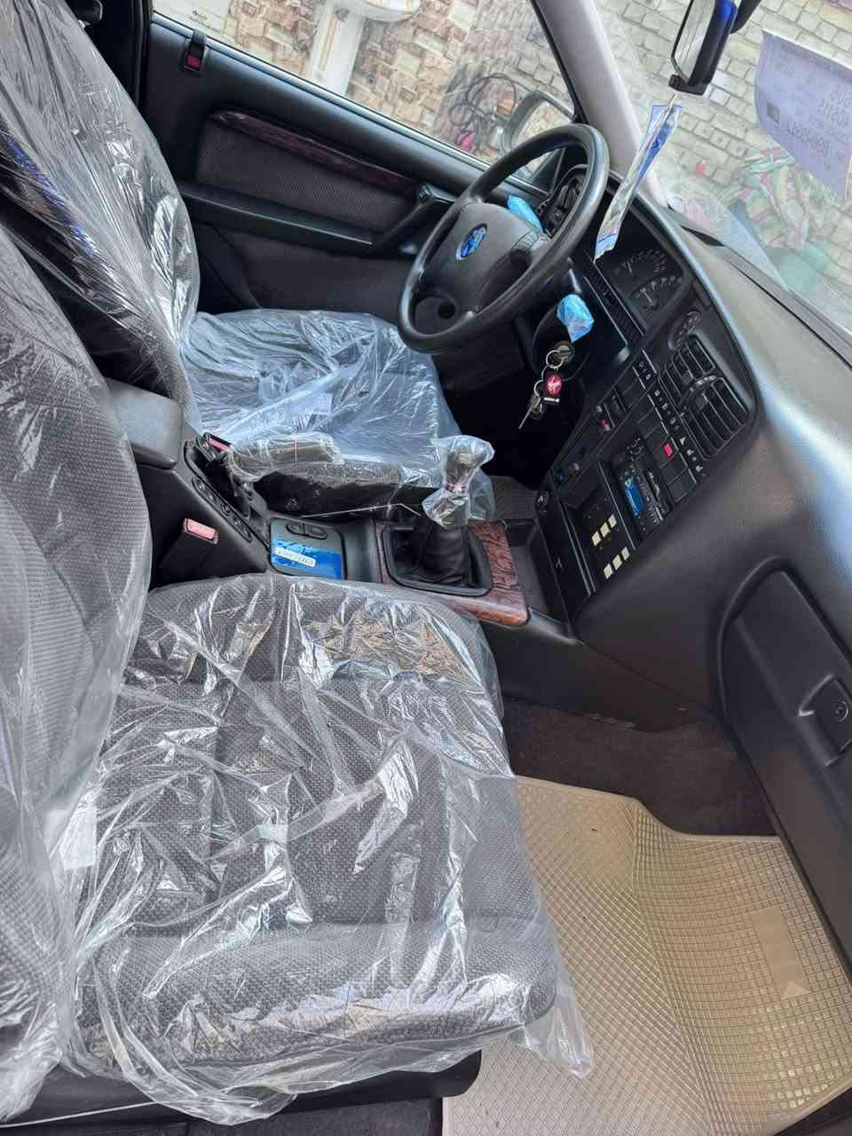 اوبل اوميكا موديل 1991 محرك 20 للبيع
فول مواصفات صبغ فقط خلف باب السكن بدون حادث بدون كلير صبغ بلادي سنويه الى 2029بأسمي تحويل مباشر تخم تاير جديد صدر جديد هزه جديده
سقف سلايت كهربائي طكتين
4 جام كهرباء شغال 
سنتر لوك
منظومه زينون 
ماشيه 260 الف كيلو حقيقي
السعر 78 ورقه 
***********

