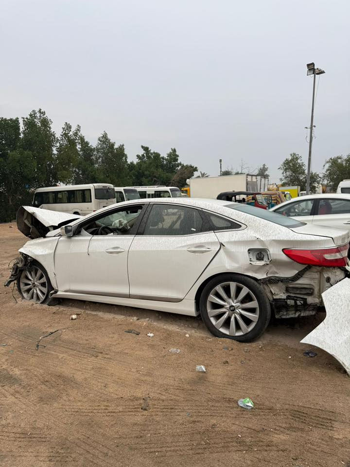 السلام عليكم 
ازيرا ٢٠١٥ 
رقم اربيل بإسم شركة 
سنوية منتهية 
وكالة بإسمي 
مكان السيارة بصرة 
السعر ٦٥ 

للتواصل 
*********** 
متواجد واتساب
