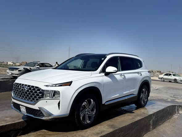 هيونداي سنتافي 2023 وارد امريكي
فول الفول أعلى فئة  

ماشية 37 ميل 

بدون رقم فحص مؤقت

بنوراما 

كامرات محيطية

 رادارات امامية خلفية جانبيه 

مكينة 2،500. 

٥ راكب 

حادث دعامية فقط  والباقي كفاله عامه 

المواصفات:-( vip )

١- مفتاح ذكي بصمة + التشغيل عن بعد .

٢- نظام اوتو بارك / تقديم و ترجيع السيارة بالمفتاح الذكي والتوقف الذاتي بدون سائق

٣- كير بنظام الازار المنفصلة الاصدار الجديد ( بيانو)

٣- كير ماوس ثانوي لأوضاع القيادة :

 وضعيات للقيادة 

 Drive mode : ‏eco - Smart - Sport  Snow 

٤- نظام HTRAC الحديث دفع رباعي

٥- بنوراما فتحة سقف.

٦- هاند بريك بصمة 

‏٧ - Auto Hold  أوتو هولد

٨- خاصية ISOFIX   ايزو فكس قفل الاطفال

٩- نظام مانع الانزلاق

١٠ - نظام نزول المنحدرات.

١١ - نظام اطفاء المحرك (A) ذاتيا في الازدحامات لتوفير الوقود

١٢- شاشة تدعم Apple Car play و Android وبلوتوث مدمج والأوامر الصوتية

١٣- الداشبورد الكتروني بانماط متغيرة حسب وضعية القيادة

١٤- الشاشة الوسطية حجم كبير ١٢ انج مع دعم الملاحة بالخرائط GPS وبوصلة للاتجاهات

١٥- شاحن هاتف wireless

١٦-  مخارج شحن USB وتشغيل الميديا

١٧- منافذ للطاقة كهرباء 12فولت ومنفذ 110 فولت

١٨-  المرايا الجانبية قابلة للطي + نقطة عمياء + هيتر + اشارات

١٩- مرايا جانبية بخاصية الترحيب والفتح عند الاقتراب والاضاءة في الضلام

٢٠-  الصندوق كهربائي ذكي

٢١- حساسات ضغط الاطارات 

٢٢- حساسات أمامية / جانبية /خلفية

٢٣-  كامرة اضافية لتقنية منع الخروج عن المسار

٢٤- ميزة التوقف الذاتي للمركبة منعا للاصطدام عند القيادة او الرجوع

٢٥-  المركبة تعيد نفسها للمسار الصحيح عند عدم الانتباه

٢٦- لايت زينون رباعي العدسات بتقنية High Beam الانارة الذكية + LED  نهاري 

٢٧- بك لايت LED مميز مدعوم بتقنية ضد الضباب لاوضح رؤية للمركبة

٢٨- خاصية دعم الكاميرات عند تشغيل الإشارة الجانبية لرؤية الزوايا العمياء

٢٩- كاميرا دوارة 3D تفاعلية متعددة الاوضاع

٣٠- اضاءة داخلية LED تقنية Ambient Light متعددة الالوان 

٣١- مرآة داخلية بخاصية التعتيم الذاتي 

٣٢- سستم صوت سماعات محيطية مع دمام وتويترز 

٣٣-  نظام القيادة الذاتي الذكي في الشوارع المخططة 

٣٤- مثبت السرعة Cruise وميزة التباعد عن المركبات

٣٥- خاصية المايك للسائق للتحدث مع الركاب في الخلف

٣٦- حساس حراري بسقف السيارة بتحذير صوتي في حال نسيان الاطفال في المركبة

٣٧- قفل الابواب والنوافذ / خاصية عدم العبث للاطفال

٣٨- القفل المركزي للابواب وعدم الفتح عند مرور مركبة بشكل قريب من السيارة 

٣٩- مقعد السائق خاصية الخزن وميزة الخروج المريح عند الاطفاء

٤٠-  المقاعد الامامية كهرباء + تبريد + تدفئة

٤١- المقاعد الخلفية تدفئة

٤٢- الداخل جلد بلون بيجي مميز تطعيم الدواخل

٤٣- ستائر جانبية 

٤٤- ستيرنغ من الجلد حياكة مع تحكمات 

٤٥- شفتات رياضية بالمقود

٤٦-  التبريد والتدفئة تحكم شاشة وتحكم يدوي ايضا

٤٧-  التبريد امامي خلفي مناخ منفصل

٤٨-بردات أبواب خلفية  

٤٩- جدا اقتصاديه بالبنزين

٥٠- حساس لمس ابواب لفتح وغلق باب السائق والراكب

٥١- ماسحات امامية حساس / تشغيل تلقائي وسرعة حسب غزارة المطر

٥٢- ماسحة خلفية حساس /  تشغيل تلقائي عند المطر

٥٣- اريل نفكيتر مدمج بتقنية التقاط بث الراديو HD

  للاستفسار  اتصال ع رقم او واتساب 

‭ 0770 561 2895
