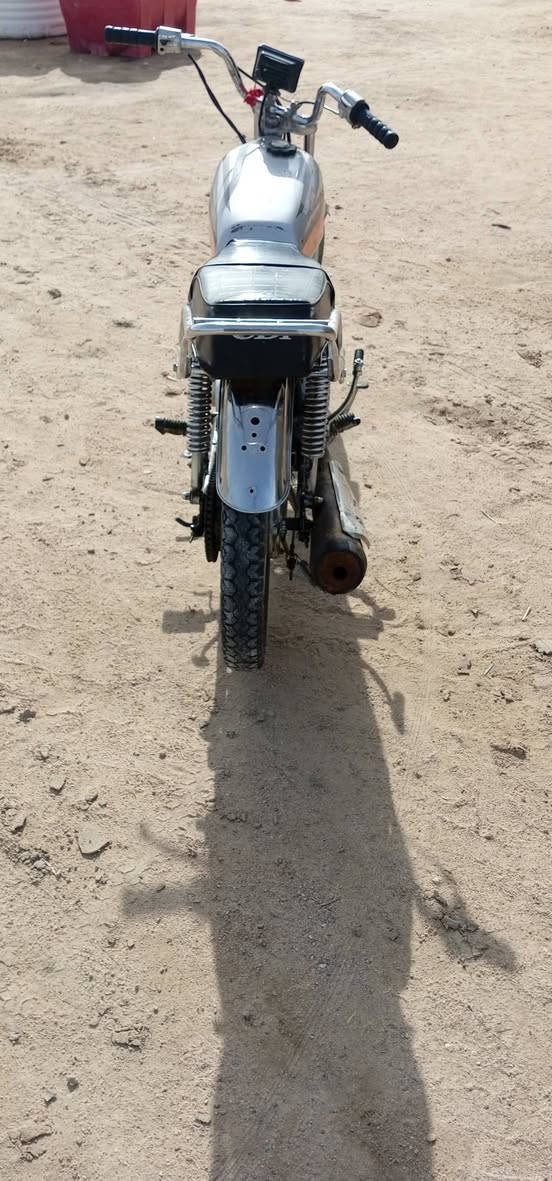 سلام عليكم دراجه للبيع موديل 21 كامله شغاله  هندر واحد كلك مكفوله عشاير مكينتها على الشرط السعر 300وبيها مجتل للشراي مكاني نجف ***********
