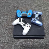 بلي فور سلم مستخدم اونلاين ويا 3 جويستك و 6 اقراص السعر 300 مكاني بغدا...