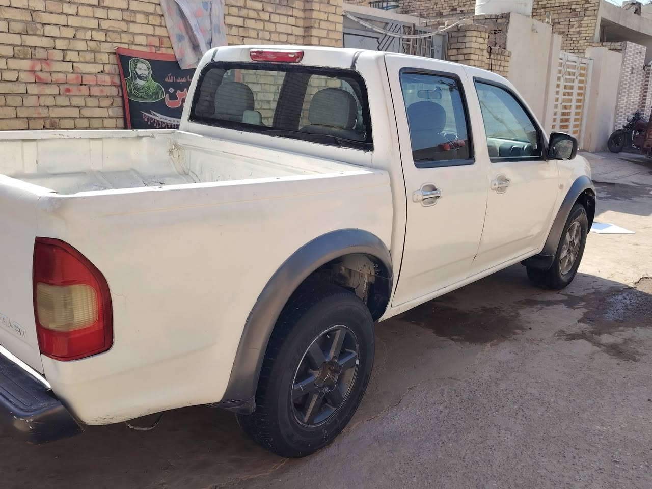 السلام عليكم سياره شوفر ليت أمريكي رقم بغداد سنويه الئ 2031 موديل 2005 مكينه ٦ سلندر سياره جاهزه ماناقصه شي الشراري الاتصال ع الرقم التالي ***********
