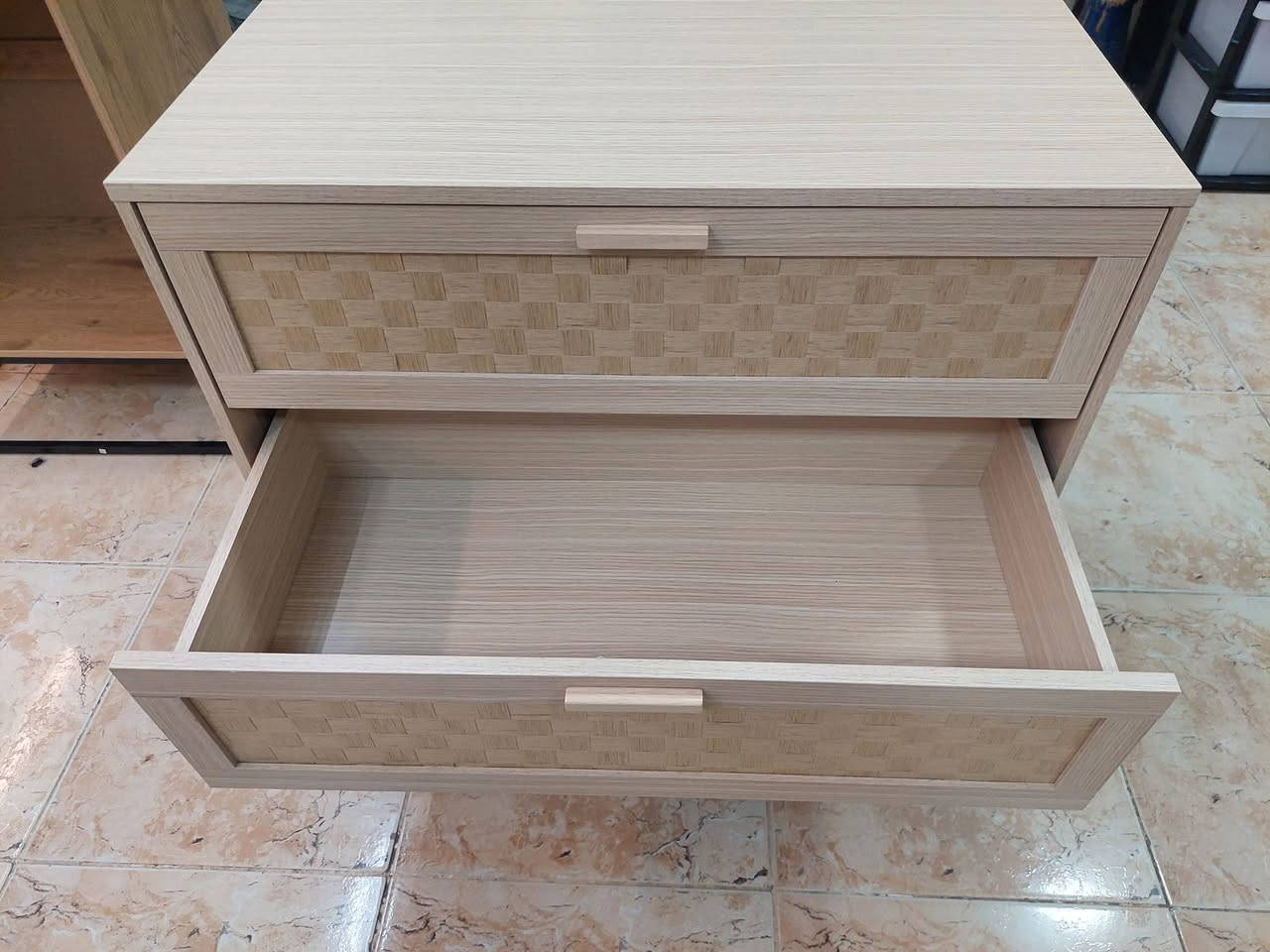 مجرات خشب ماركة انكو جديد 
عرض ٨٠ سم 
ارتفاع ٧٥ سم 
عمق ٤٠ سم


**إذا كنت صاحب هذا الإعلان وتريد حذفه لأي سبب، رجاءا أرسل رسالة إلى الدعم الفني**