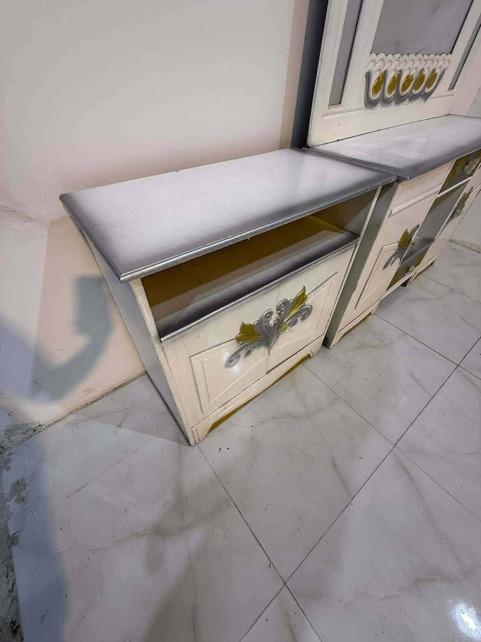 غرفه صبغ حراره ابيض
السعر ٨٥٠ وبيها مجال 
شد نقل داخل بغداد مجاني 
نضافه ٩٠
شغل وصط
تسع قطع 
عنوان بغداد حجز واتساب فقط


**إذا كنت صاحب هذا الإعلان وتريد حذفه لأي سبب، رجاءا أرسل رسالة إلى الدعم الفني**