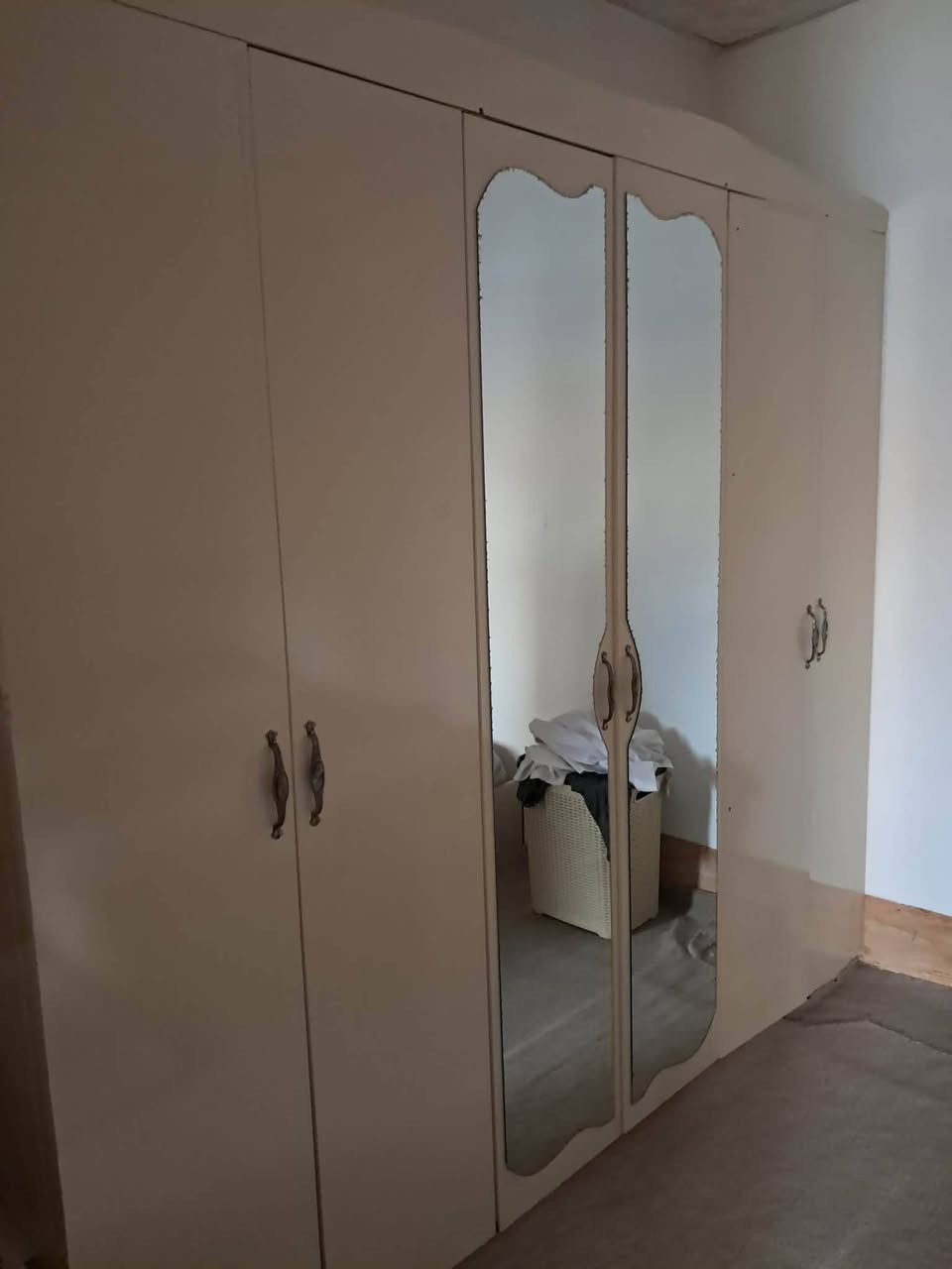 غرفة نوم تركي نضافة 100٪100 سعر 350 الف مع التوصل 
لباب البيت الاستفسار والتواصل خاص #الجميع


**إذا كنت صاحب هذا الإعلان وتريد حذفه لأي سبب، رجاءا أرسل رسالة إلى الدعم الفني**