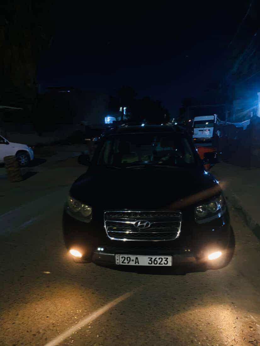 السلام عليكم ورحمه الله وبركاته 
لبيع سياره سنتافي خليجي رقم واسط اربع ارقام 
مكينه سته سندر سبعه راكب كير ومكينه هستوهن مشدودات السياره مكفوله من ضربه بيها صبغ سونار موجود 
تبريد ٣ قطع 
بكاني واسط الموفقيه 
اذا اكو مراوس بسياره وبتيما 
رقمي ***********
السعر ١١٦
