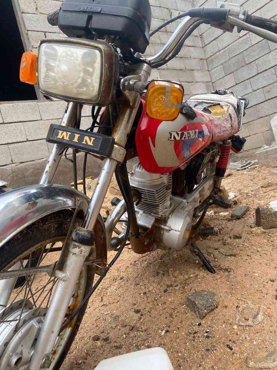 السلام عليكم دراجه نامه كلك اكفلها الك عشائر فقط ابيعلك دراجه طافيه تاخذها مني كوم حديد دراجه حلوه كما موضح في الصوره بس ينراد الها ترتيب ابيعلك دراجه طافيه السعر ٢٥٠قفل وهذا رقمي متواجد واتساب ***********
