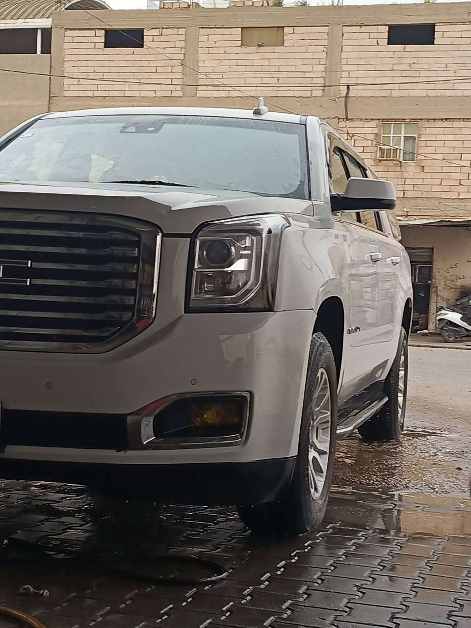 السلام عليكم.
للبيع جمسي يوكن 2018. رقم بغداد بسمي 
سنويه جديده هزه جديده. مصفره هيئه وغرامات 
السياره فول.مواصفات. XL.
الخط مالته. نجف. قم. ايران. 
دفتر خروجية جديد هستوني مسوي. 
دوشمه جديده .تخم تاير جديد .للسياره بيضه بلادي 
جاهزه للشغل كبل. مابيه نقص برغي. .
السياره ضربته جاملغ جهت العبري والبنيد .
مكان السياره نجف. 
السعر 27.$.يعني دفترين وسبعين و بيه مجال 
هـ.***********
ه‍ـ.***********. زيد ذيقار
