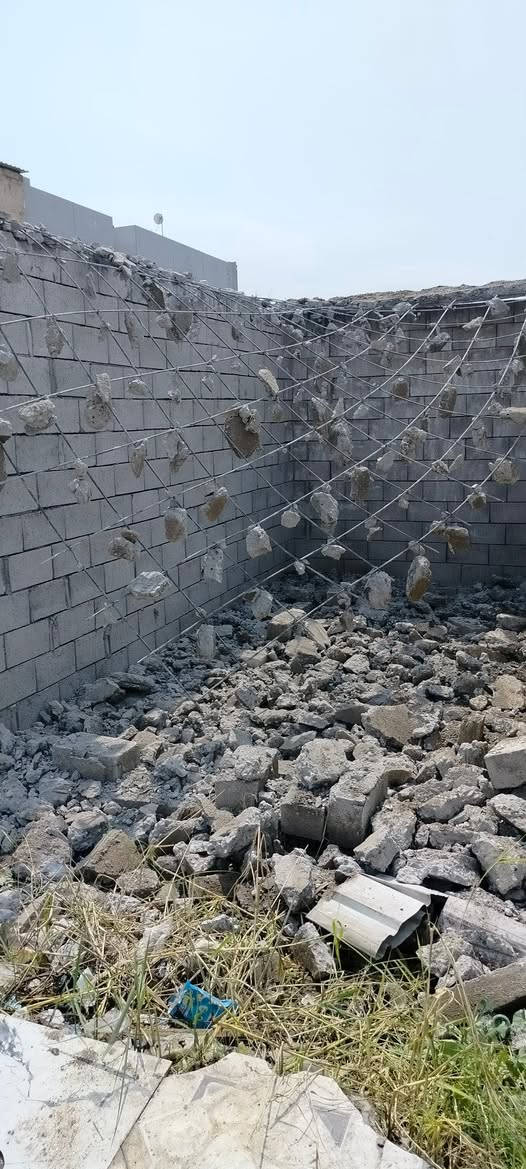 اللهم ان كان رزقي في السماء فأنزله اون كان في الارض فأخرجه وإن كان بعيده فقربه وان كان قريبا فعجله مستعدين للهدم والترميم ومعالجه التشققات الجدار والرطوبه 
***********
***********
