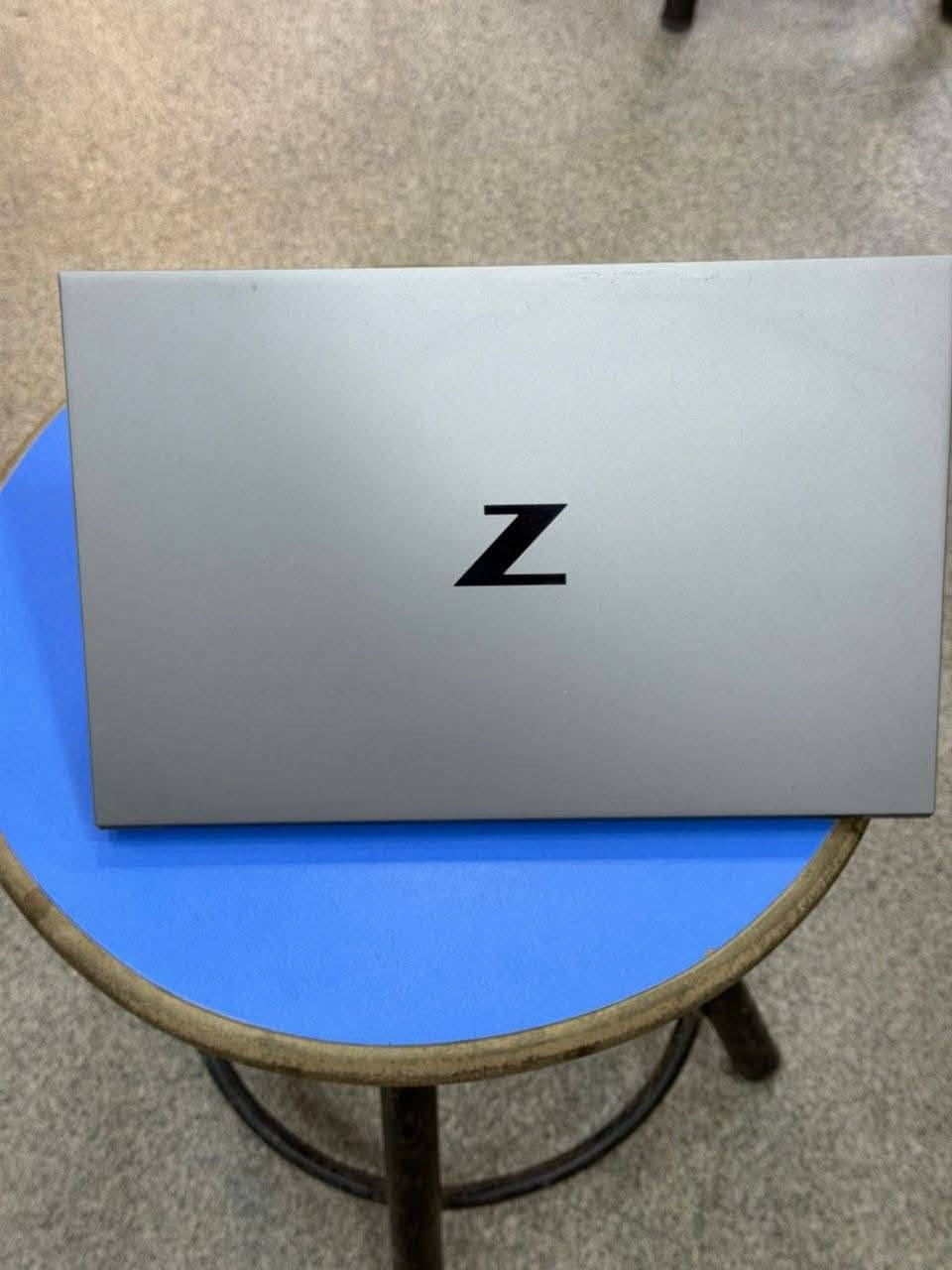 بنقدم لكم HP ZBOOK FURY 15 G8 – قوة واحترافية 
لو بتدور على لابتوب Workstation يقدر يتعامل مع أعقد المهام وأقوى البرامج من غير ما يوقفك، يبقى ZBook Fury 15 G8 هو الحل الأمثل.

✅- المعالج: Intel Core i9-11950H
سرعة وأداء استثنائي للتطبيقات الثقيلة والمهام المعقدة.

✅ - الرام: 16 جيجا DDR4
تعدد مهام سلس جدًا وتشغيل برامج كتير في نفس الوقت بدون أي بطء.

✅ - التخزين: 512 جيجا SSD
تشغيل فوري وسرعة في تحميل الملفات الكبيرة.

✅ - كارت الشاشة: NVIDIA Quadro RTX A2000 4G
مصمم خصيصًا للتصميم الجرافيكي، المونتاج، الشغل الهندسي، والـ 3D Rendering.

✅ - شاشة 15.6 بوصة FHD
ألوان دقيقة وتفاصيل واضحة تخلي شغلك يطلع بأعلى جودة.

📌 مميزاته واستخداماته:

🌅مثالي لمهندسين التصميم والـ CAD.

☑️احترافي للمونتاج وصناعة المحتوى المرئي.

💻مناسب جدًا للجرافيك والـ 3D Animation.

🌄أداء ثابت مع برامج البرمجة والتحليل.

🎮 مثالي للألعاب الحديثه 

📩للحجز والإستفسار تواصل معنا عبر الخاص او علي الرقم 01024538916
او اضغط على لينك الواتساب مباشرة لسرعة التواصل 👇https://wa.me/201095023633


**إذا كنت صاحب هذا الإعلان وتريد حذفه لأي سبب، رجاءا أرسل رسالة إلى الدعم الفني**
