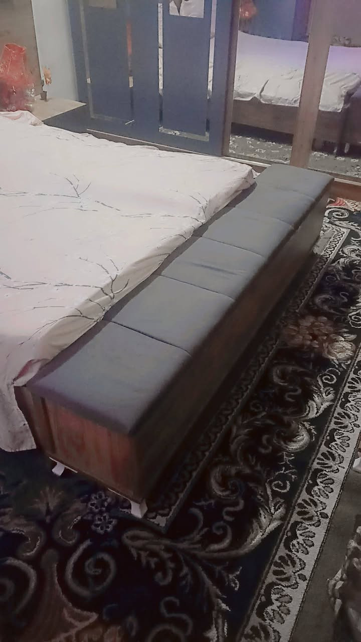 السلام عليكم غرفه تركي للبيع السعر 450 المكان الموصل الجانب الايمن باب جديد للاستفسار اتصل على الرقم***********
