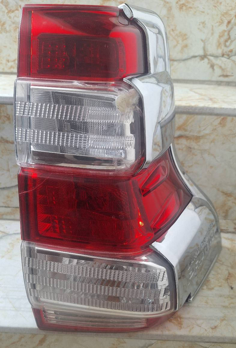 بكلايت برادو موديل ١٤ اصليات جهة اليمنين واليسار  بيهن كسر كما موضح بالصوره  سعرهن اثنينهن ٥٠ الف  مع النيكلات / *********** بغداد, العراق
