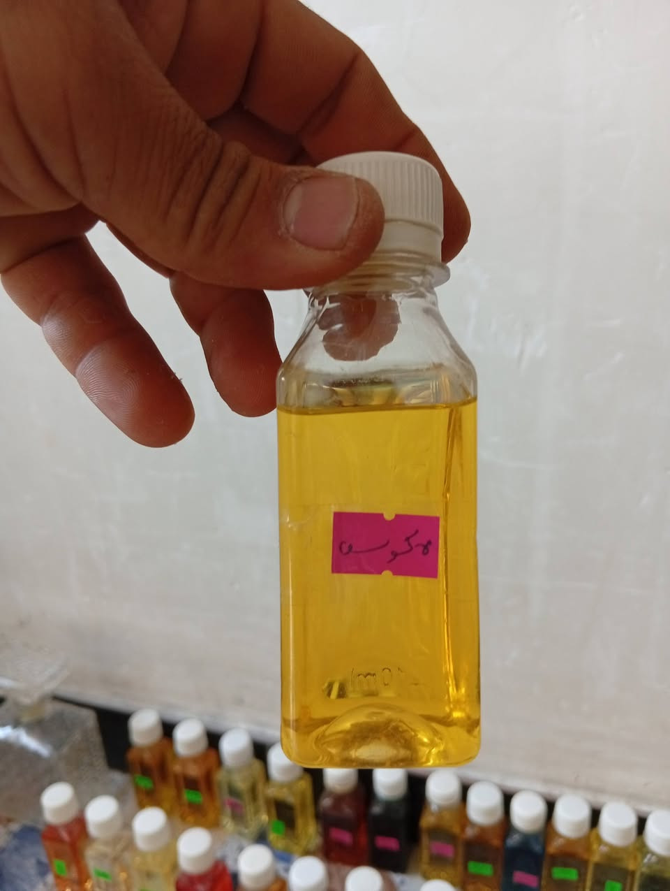 عطور مركزه فرنسيه بيبي اسنس البيع العدد  40 عطر كل عطر 100مل
.+سرنجه 
+شيش فارغه العدد 35 
+شيش متروسه 24 قطع
+شيشه كبيره تخلي بيه كحول 
كلهن 450الف معا توصيل
والله فوك 550صارن عليه  

سبب البيع شتريتهن وكلت استرزق على معارف عود شغله ثانويه  بس طلعو المعارف ضيم وضلايم  المهم الي يفيدنه ويريد يسترزق بيهن  بل عافيه علي. 
***********
