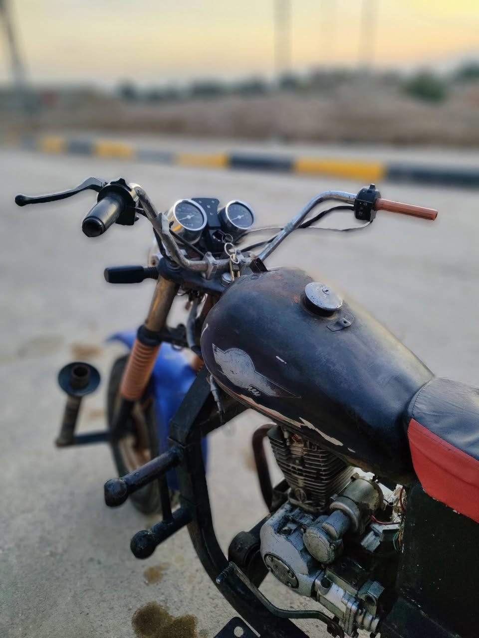 سلام عليكم
ستوته MTR رقم وسنويه رقم اسود 

كهربائيات كلها شد جديد وشغاله 

محرك خير من الله  
 
ستوته عوزها بس صبغ ..
الكمان واسط قضاء الحي 
*********** واتساب 
 
سعر 600 وبيها مجال
