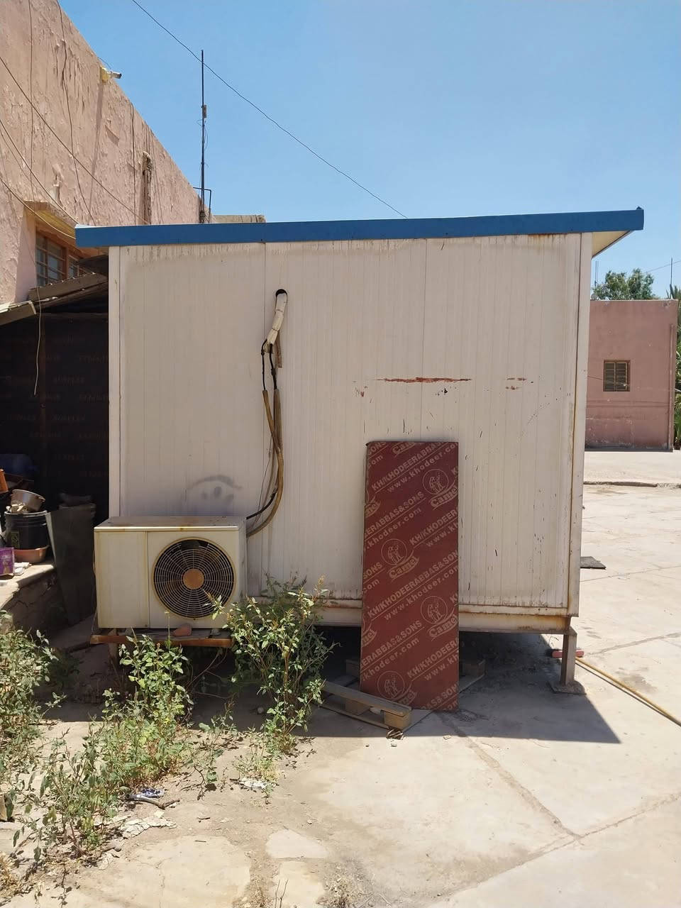 سلام عليكم كرفان 7في3 للبيع غرفتين أو حمام نضيف مكان بغداد 
***********
