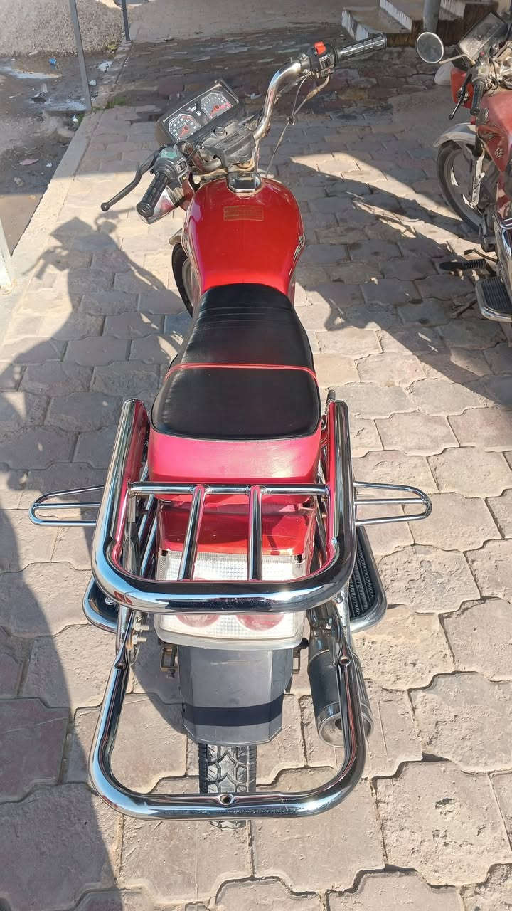 السلام عليكم 
دراجه فيوم للبيع رقم وسنويه 
دراجه مكفوله من كلشي محرك ما مفتوح 
سعر:650وبيها مجال
رقمي:***********
