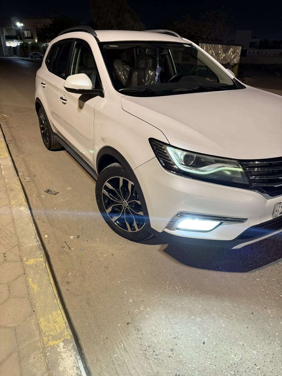 سلام عليكم للبيع ام جيRX5
***********
2000تيربو 
موديل 2020
كفاله عامه عده دحجه صغيره بلبنيد  
رقم بغداد بسمي مداور ثاني يوم 
ماشيه (98000)
مواصفاته 
١.تحكم ستيرن جهتين
٢.شاشه 
٣.تبريد قطعتين 
٤.مثبت سرعه 
٥.نزول منحدرات 
٦.سايد بريك بصمه 
٧.وضعيات قياده سبورت ايكو 
٧.بصمه 
٩.بصمه ابواب 
١٠.كامره خلفيه حساسات
١١.اوتو هولد 
١٢.مانع نزلاق 
١٣ تحكم عدسات 
١٤ تحكم مري 
تخم تاير جديد  
جديده معايزه شي
