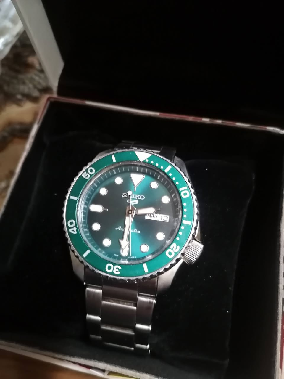السلام عليكم حبايب .. ساعة seiko للبيع . اجتني هديه قبل اسبوع بعدها جديده مالابسها ولا مره
السعر 400
المكان بغداد . للاستفسار واتساب ***********
