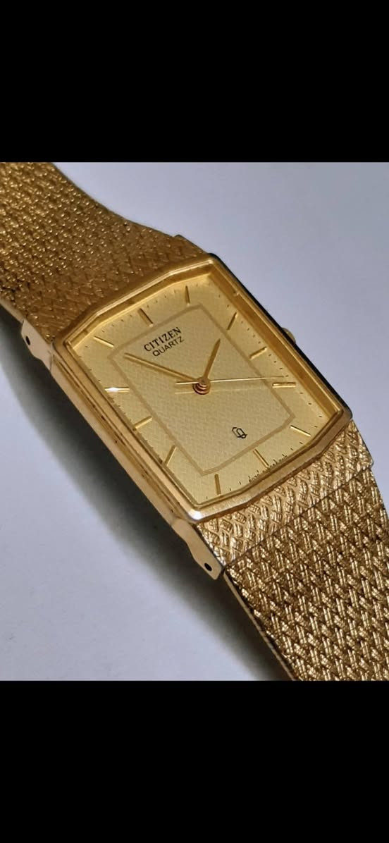 تحية طيبة
#Citizn_Tank_Vintage_1980 .
#سيتيزن
تانك إنتاج اليابان
القديم ١٩٨٠ فنتج
ساعة طلاء ذهب
سير حصيرة شبكي 
(Mesh strap)
الحركة كوارتز 
دقيقة جدا .
القطعة تناسب الجنسين او كطراز رجالي كلاسك النظافة تامة ممتازة جدا
شحن وتوصيل متوفر لكل المحافظات .


**إذا كنت صاحب هذا الإعلان وتريد حذفه لأي سبب، رجاءا أرسل رسالة إلى الدعم الفني**