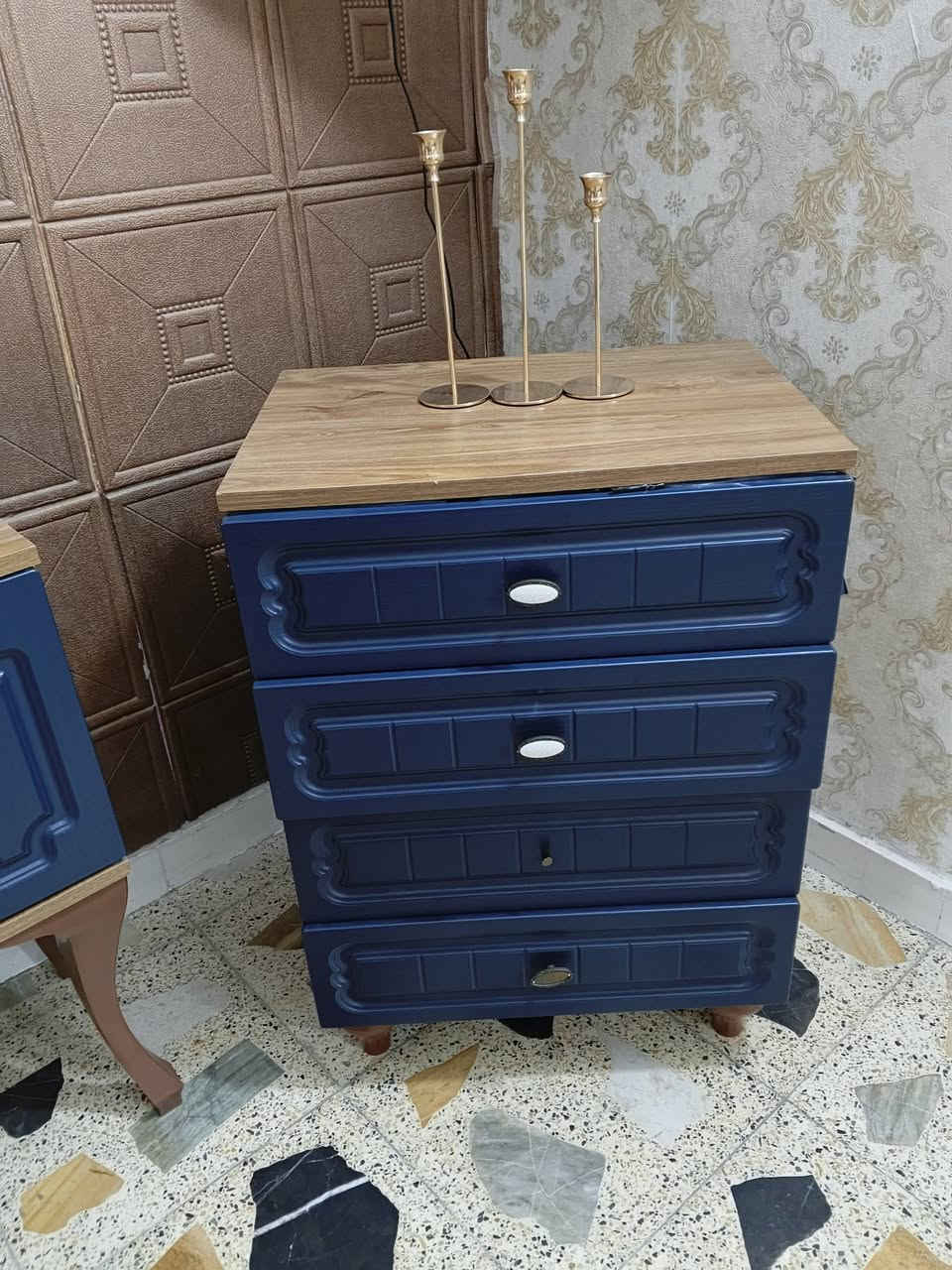 سلام عليكم عندي غرفة نظيفة 700 ويه الدوشك اتصلو على هاذا الرقم ***********
