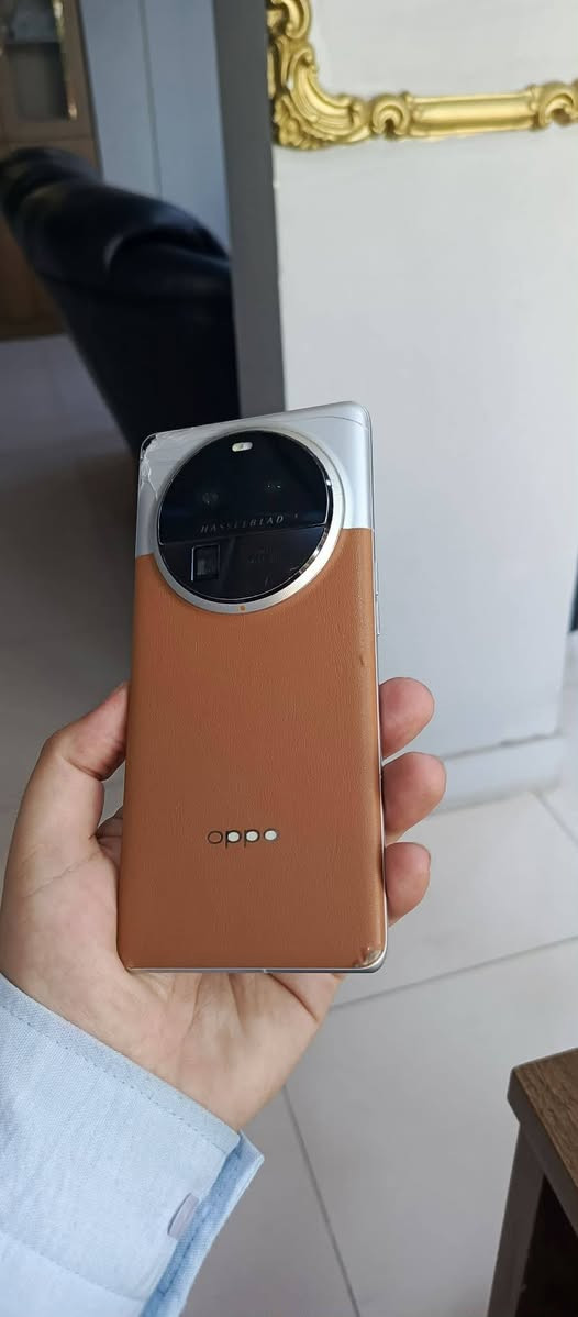 oppo find X6 pro 
ram16
512
شازى كاميراي هه ييه
پوپجي 120 فريم

نه كراوه ته وه 
هه وا نادات
گڵۆباڵه 
ته نييا كارتوني له كل نيه
شه حني100 وات

نرخی ٢٨٥$ 
*********** السليمانية, العراق
