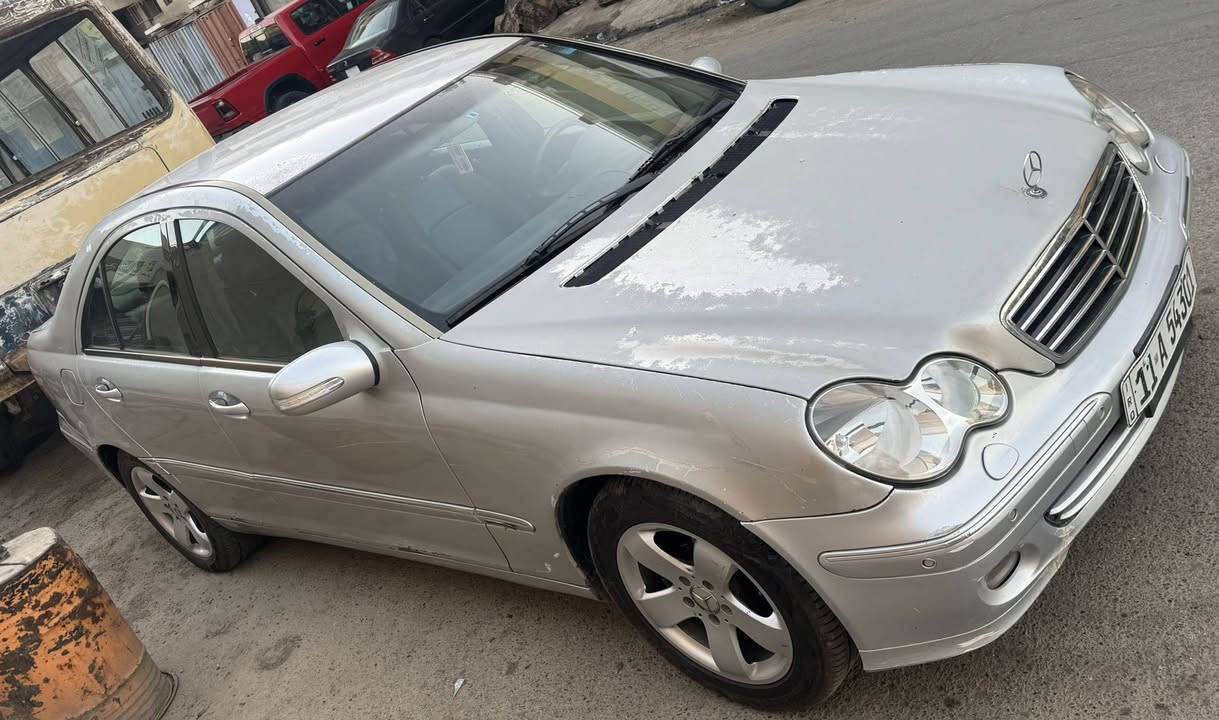 للبيع مرسيدس C320 موديل 2001
محرك V6 بلادي وكير D4 
بدون ضربه بدون خياس صبغ بلاد وجارد رقم بغداد بسمنا تحويل 
محرك وكير وحداديته وكهربائياته كله جاهزه تبريد شغال تخم تاير باتري منظومه بنزين كله جديده 
فقط جارده تحتاج صبغ .. وموجوده قطع كامله نفس الون سستم كامل 
ابواب وجاملغات وبنيد ودعاميات نفس الون.. مكانه بغداد العطيفيه 
والسعر 60 ورقه وييه مجال بسيط 
***********
