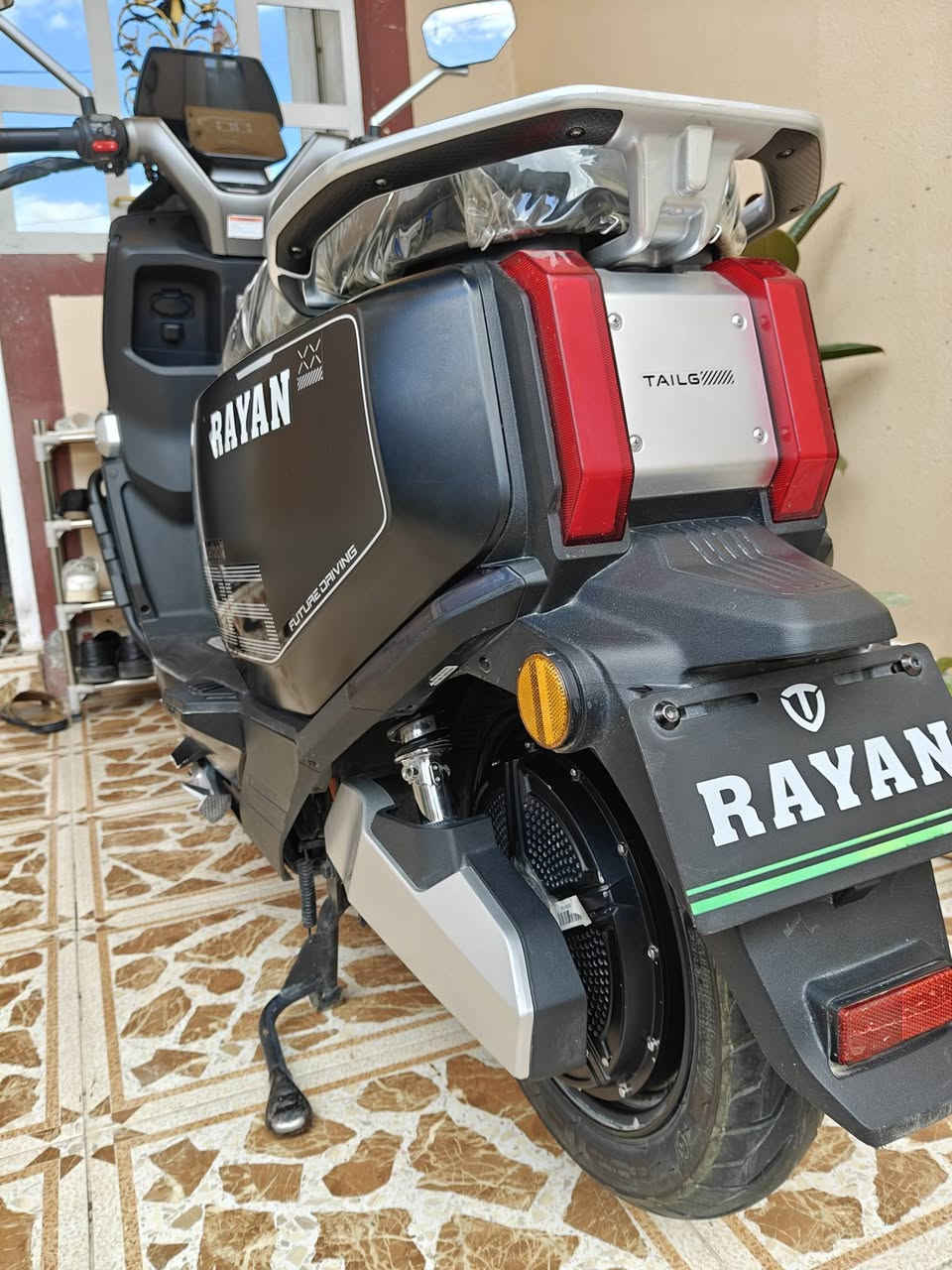 دراجة شحن الريان صاعقة اعلى فئة بالريان
6 بطاريات شرط تاخده على الفحص 
دراجة شحن نظيفة ماخذه صار 3 اشهر 
كهربائيات كلهن شغال ما بيه اي شي 
تاير حجم 12
ملف حجم 2500
***********
