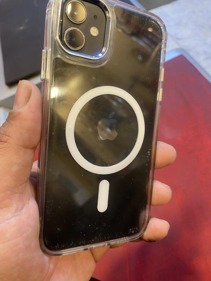 ايفون 11امريكي اصلي 
السعر 235بي محال 
مكاني بغداد 
موجود واتساب 
***********
