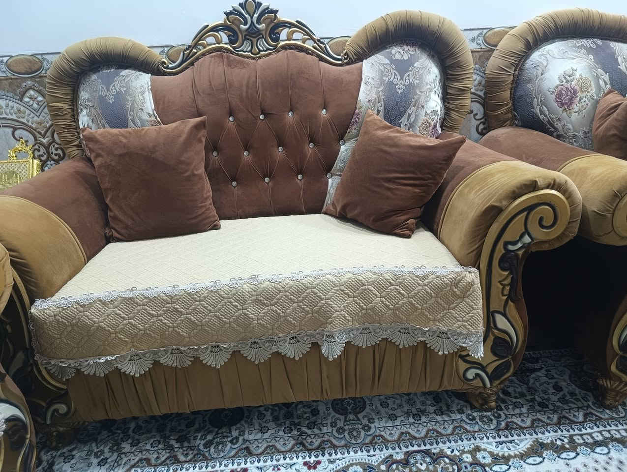 سلام عليكم تخم للبيع (خشب نوعيه ثكيله) نضيف جدا جدا  سعر600و بيها مجال للاستفسار على رقم***********
