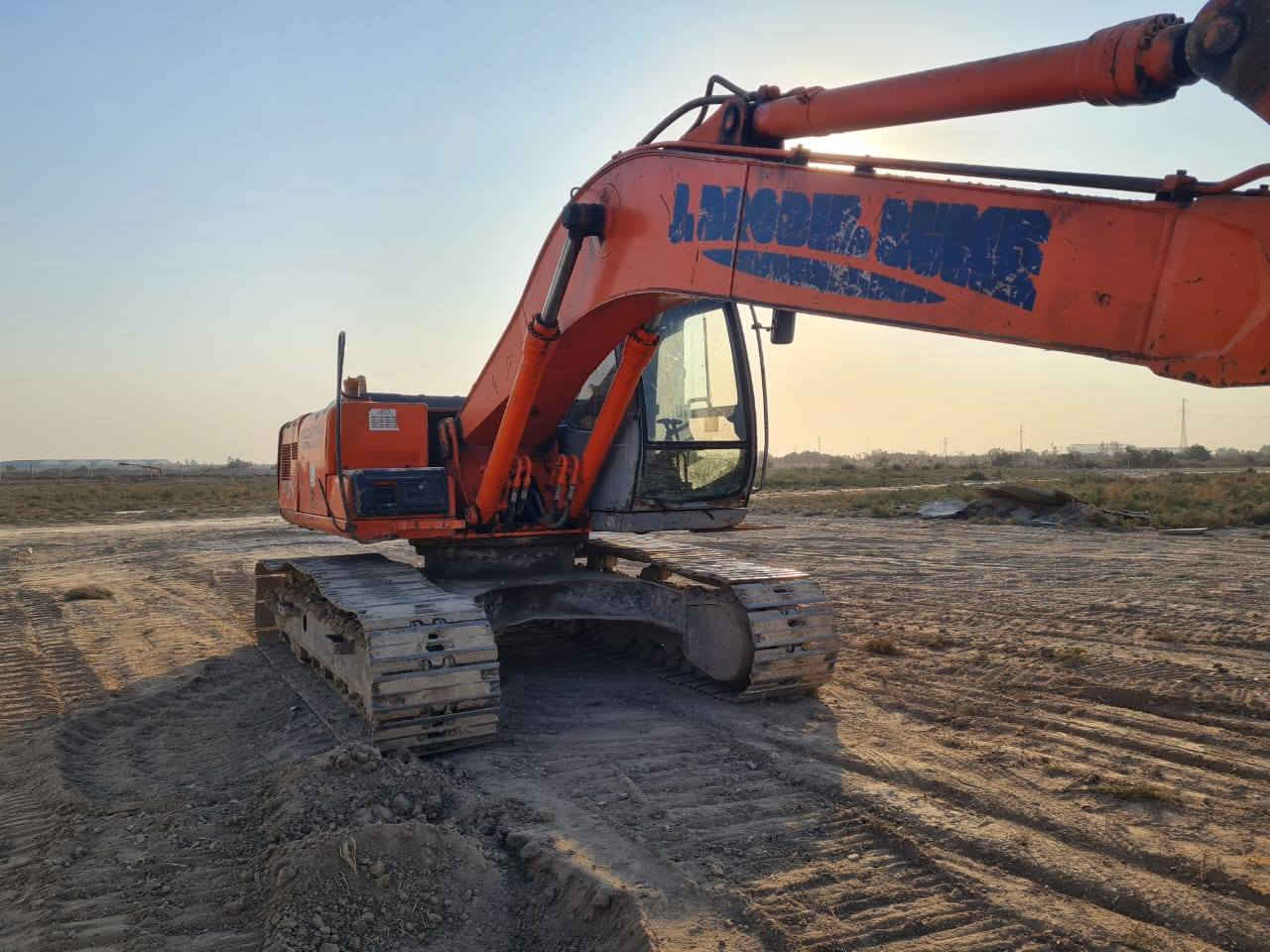 السلام عليكم حفاره للبيع
موديل 1996 فايف
رقم بغداد 
رقم ***********
