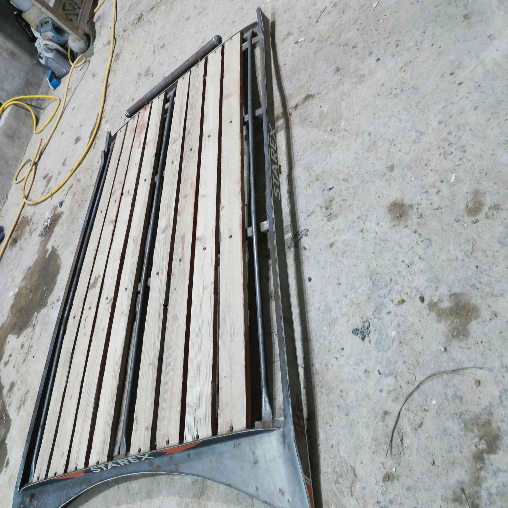 سلام عليكم سله ستاركس للبيع مكان نجف عباسية السعر 125للتصال***********
