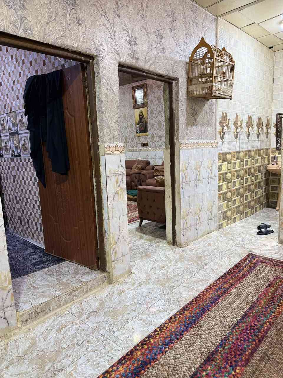 سلام عليكم بيت تجاوز للبيع نضيف جداً
بسعر مناسب يتكون غرفتين وصاله وديوانيه وطارمه وموقعه كلش ممتاز على شارع العنوان الموفقيه قرب سنتر نخله 
للمراسلة والاستفسار متواجد واتساب : ***********
