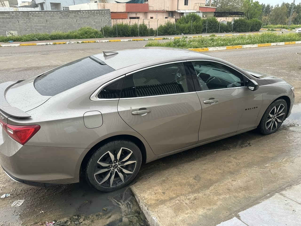 شوفليت ماليبو 2024 فئه RS 
بدون صبغ بيها بابين  تبديل بلادي بجم كبس 
جناح بلادي شاشه جبير ويل اسود 
ماشي 11 ميل 
موقع سياره كركوك حي الواسطي 
سعر 145 بيها مجال بسيط 
صور حاث مرفق ويه صور 
***********
