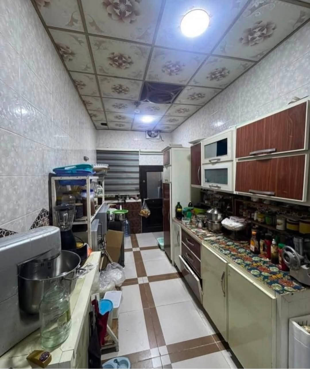 ⁨	دار للبيع بناء نظيف جداً طابقين يطل على شارع عريض 20 متر
المساحة :(126)مترمربع

الواجهة :(6.5) متر 

الموقع : طريق بغداد - حي المعلمين قريب من جامع عبد العزيز البياتي 📍

يتكون الطابق الاول من غرفتين نوم وهول ومطبخ وصحيات وكراج الطابق الثاني يتكون من غرفة نوم وهول وصحيات 

السعر : 182 مليون وقابل للتفاوض 

🟨  لـلاستفسـار  يمكنكم مراسلة الصـفحة 

ونـتشـرف بزيارتكم #عقارات_أمــلاك 

العنوان:  كـركـوك  شـارع القدس مجاور Box  cofe  مقـابل افران الحياة 📍

 للاستفسار اتصال أو واتساب:

📞  ***********

📞 ***********⁩⁩⁩⁩⁩⁩⁩⁩⁩⁩

Facebook : أملاك للعقار 

instagram : amlak_real_estate96⁩

