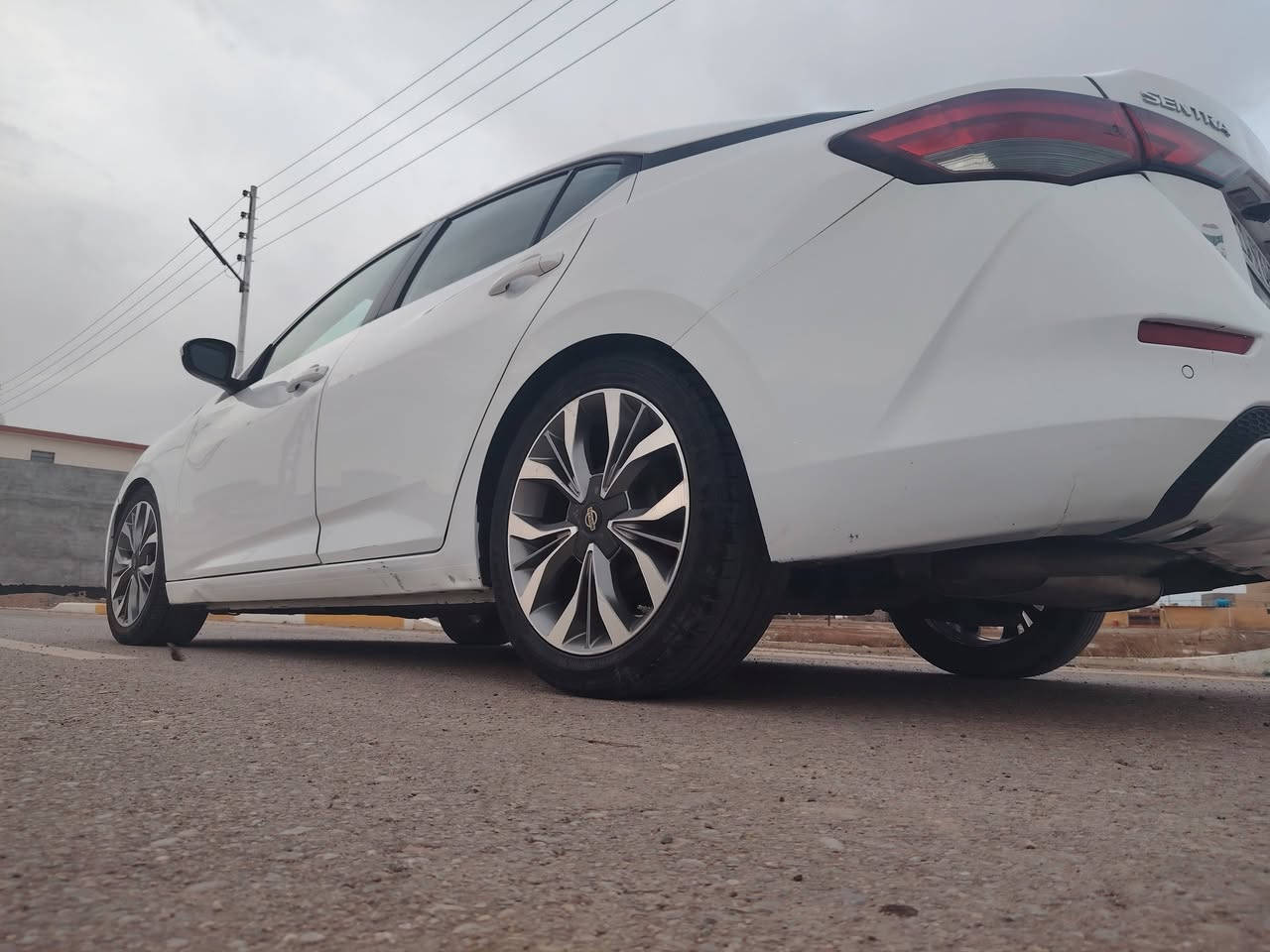 نيسان سنترا  2020 وارد امريكي
((بدون صبغ)) 
 كفاله محرك 4 سلندر سعة 2000 سيسي  149 حصان
 كير أوتوماتيكي (CVT)،
 (رادار، كاميرا خلفية/360، شاشة كبيرة)،
صور الحادث موجودة رقم بغداد انگليزي تحويل مباشر
 مكانها ديالى بعقوبة السعر 122 وبيها مجال قليل
 للاستفسار الاتصال على الرقم ***********
