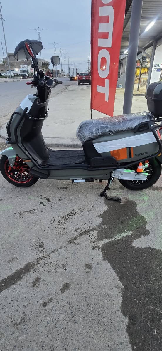 متطور شحن للبيع ملف 3800 وبطاريات 6 مسطره بيه سويت وكرت وبصمه شاشه الكترونيه نضيف جدا السعر 1100 مليون وميه الف وبيه مجال ***********
