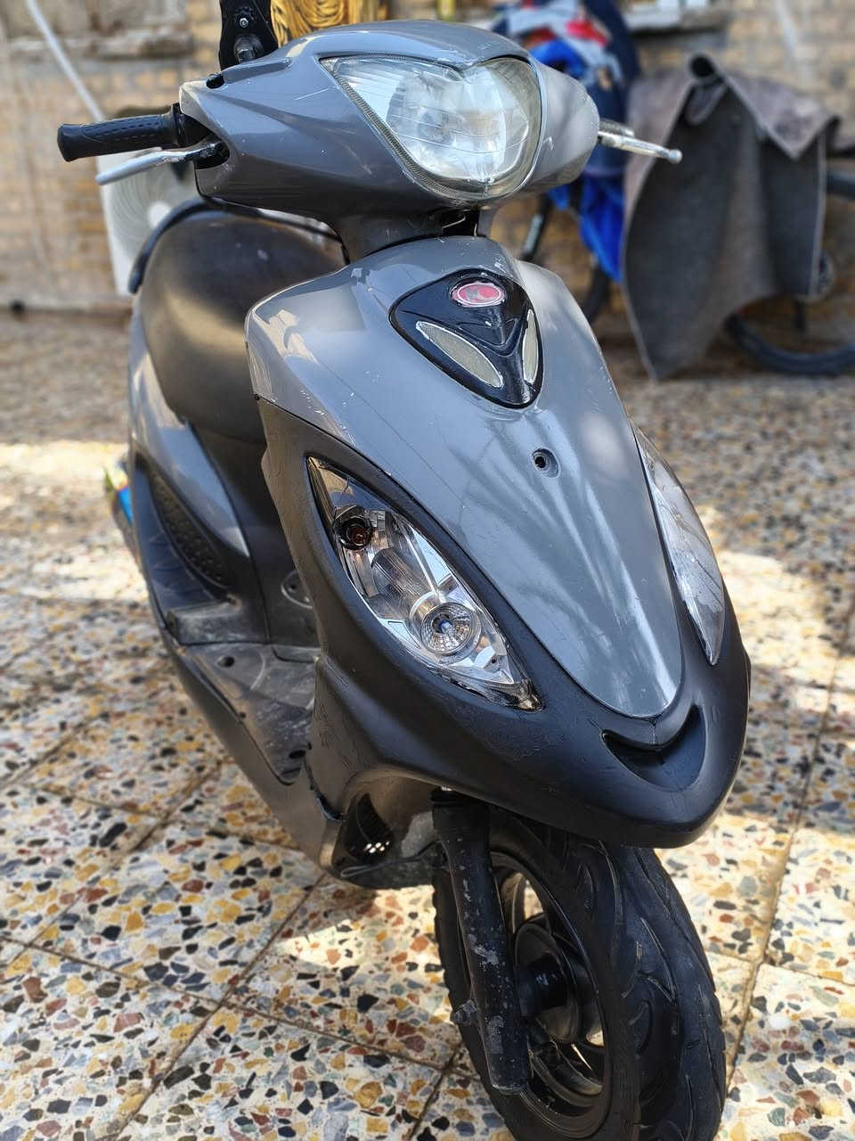 السلام عليكم
دراجه كامكو v2 اوراق 

. دراجه مفتوحه مره وحده دراجه نضيفه مابيه اي نقيصه اجويتر نضيف 
. بيه صالنصه رياضي دراجه خير من الله خدميه كامله مابيه اي نقص من 

. كهربائيات من كلش زوج تايرات جديد ستوني شاده ما ماشيه هواي 
من البيت للشغل 

العنوان: ميسان المجر الكبير 

سعر 550 وبيه مجال حك جيه موشراي لايتعبني رجاءً

للستفسار اتصال او واتساب 

اتصال: ***********

واتساب: ***********
