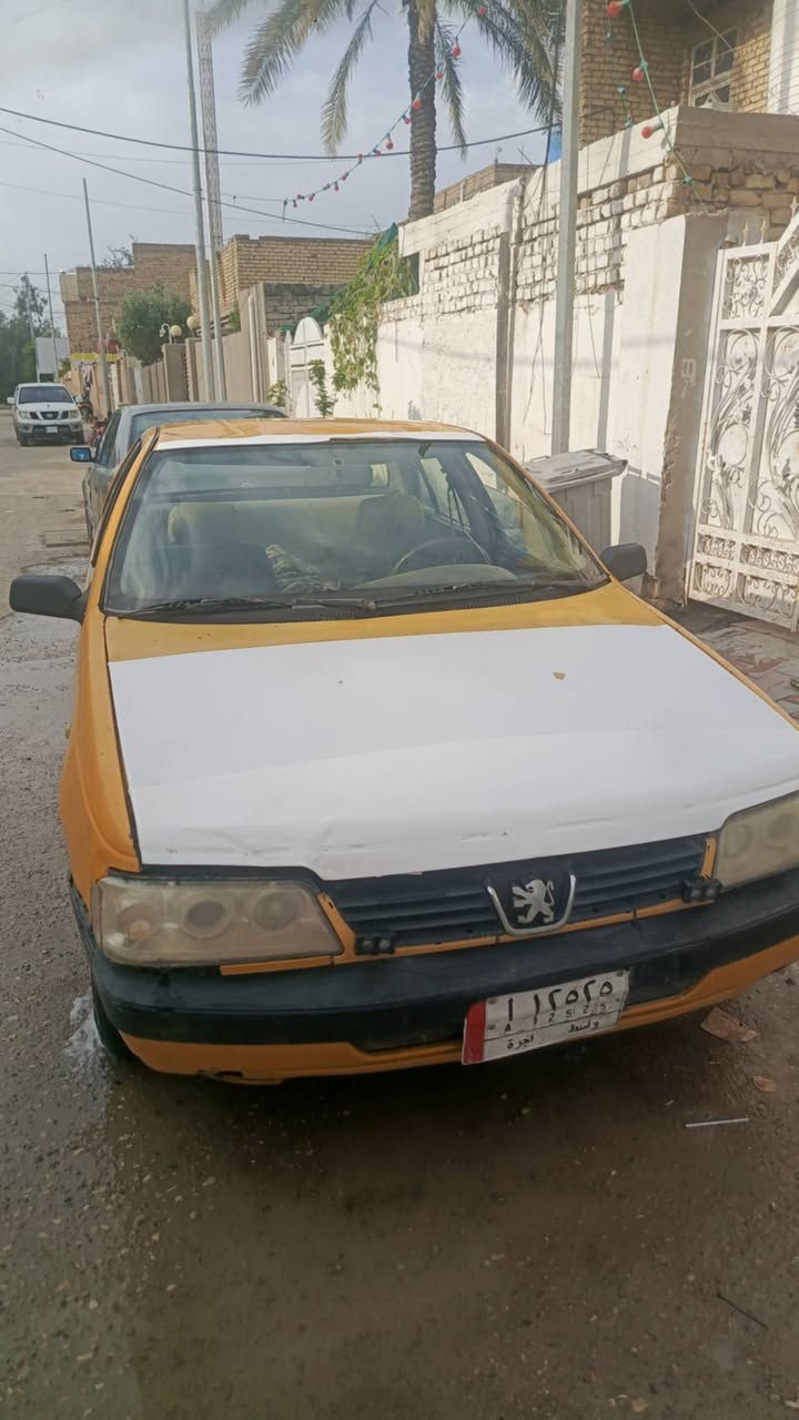 سيارة للبيع بيجو، بيه ضربه بجنطه وسنويه ساقطه مكينه اوتاماتيك ، ماعليها غرامات 
 رقم *********** سعر 15 بي مجال
