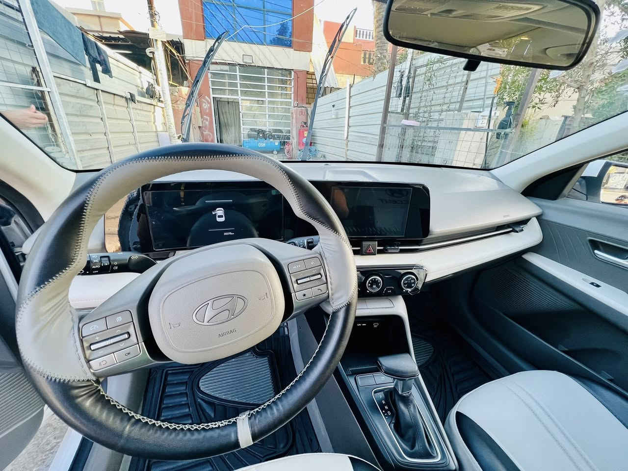 السلام عليكم 
اكسنت/2024 كوري 
بيه بل جاملغ  الخلفي شخوط خفيفه
السياره كفاله عامه 
ماشيه35 /محرك 1600 
العنوان بغداد> للاتصال {***********}
